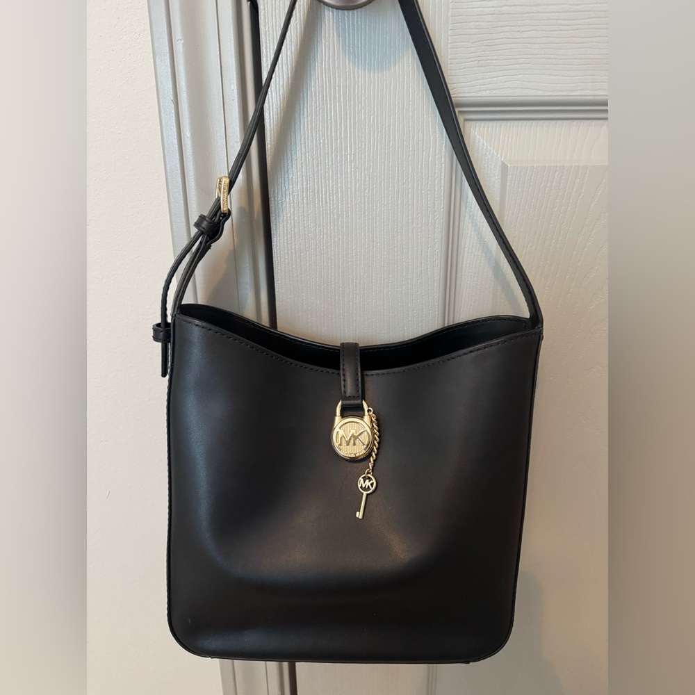 MICHAEL KORS Lyra Small Leather Shoulder Bag - Black